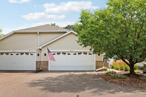Townhouse For Sale - 8953 Thomas Lane<br/> Woodbury, MN 55125