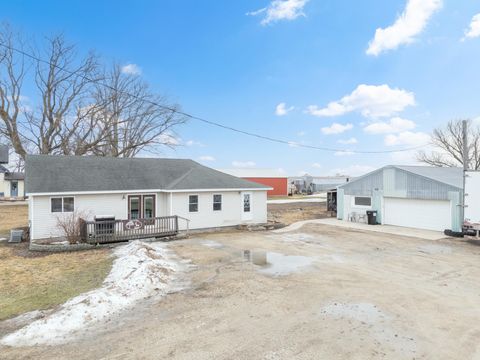 Homes For Sale - 4604 County Road 140<br/> Stewartville, MN 55976