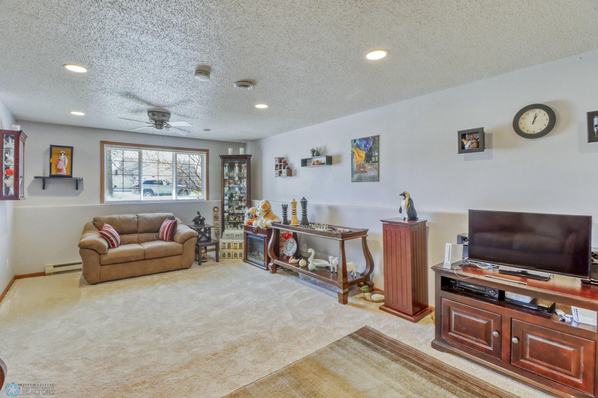 1040 39th Avenue, West Fargo, North Dakota image 24