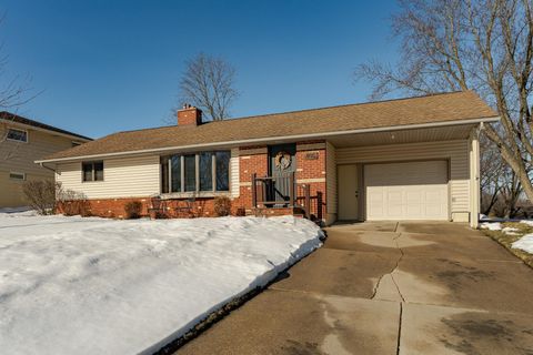 Homes For Sale - 805 1st Avenue<br/> Byron, MN 55920