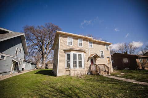 Homes For Sale - 107 E 4th Street<br/> Morris, MN 56267