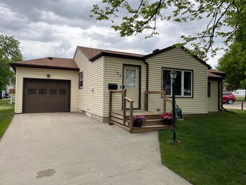 Homes For Sale - 182 14th Street<br/> Windom, MN 56101