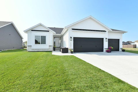 Homes For Sale - 7902 Firefly Lane<br/> Horace, ND 58047