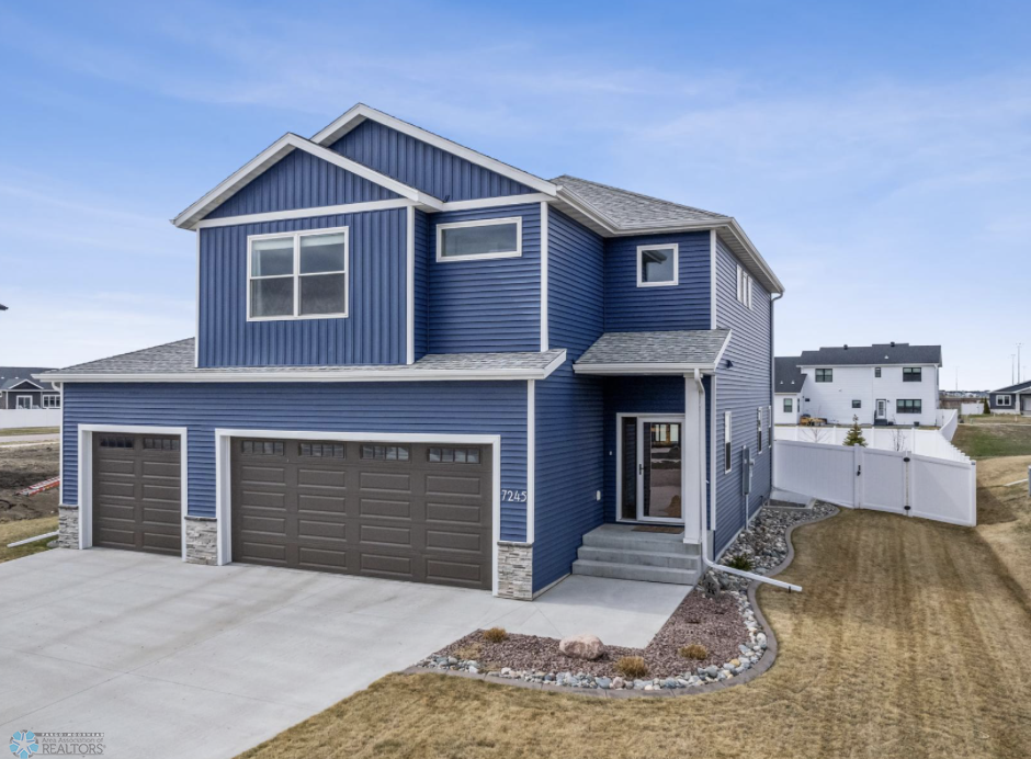 7245 Eagle Pointe Drive, Fargo, North Dakota image 1