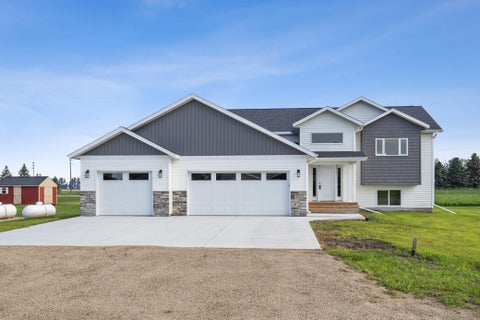 Homes For Sale - 300 Prairie Drive<br/> Hankinson, ND 58041