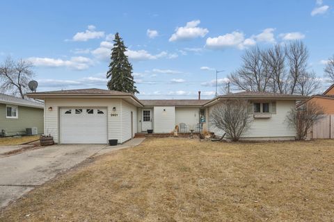 Homes For Sale - 2921 12th Street<br/> Fargo, ND 58103