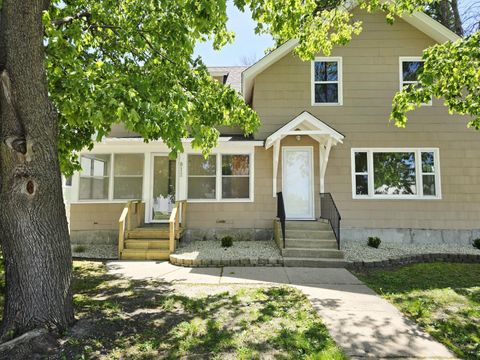 Homes For Sale - 812 2nd Avenue<br/> Mower County, Austin, MN 55912