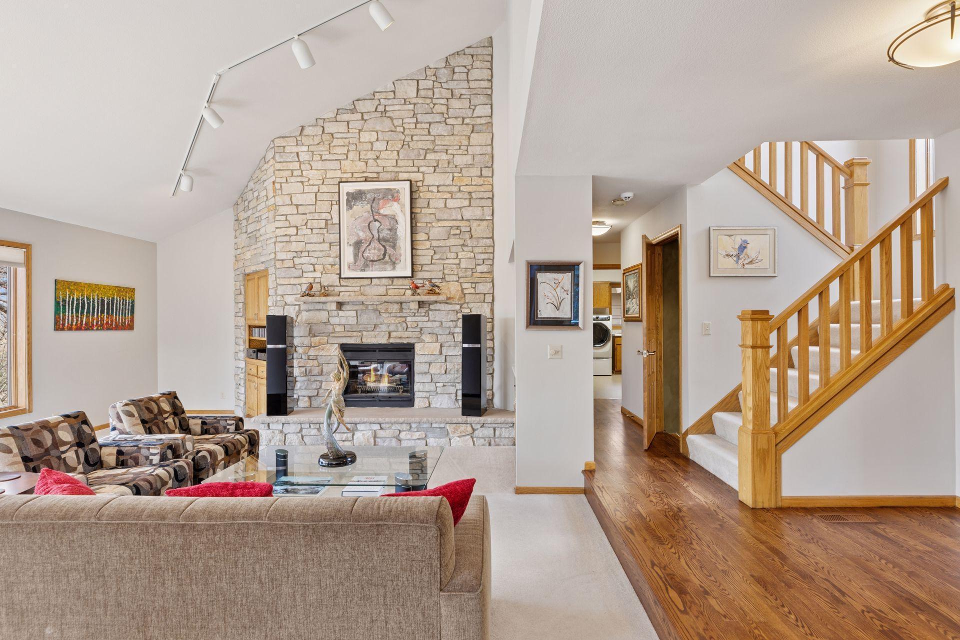 6287 Crackleberry Trail, Woodbury, Minnesota image 12