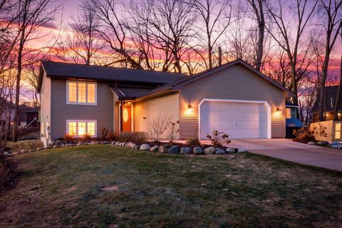 Homes For Sale - 7723 N Shore Circle<br/> Washington County, Forest Lake, MN 55025