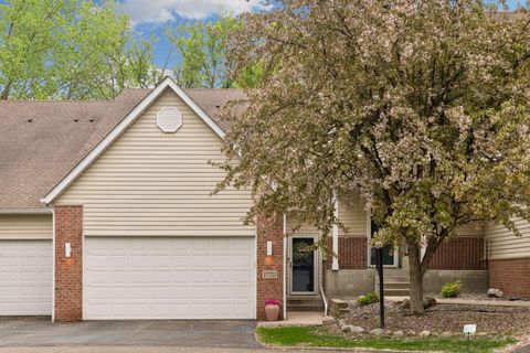 Townhouse For Sale - 17721 Southridge Court<br/> Minnetonka, MN 55345