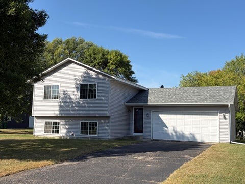 Homes For Sale - 230 Dale Circle<br/> Sibley County, Green Isle, MN 55338