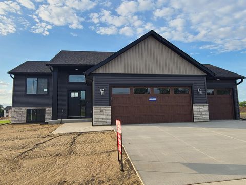 Homes For Sale - 907 13th Street<br/> Kasson, MN 55944