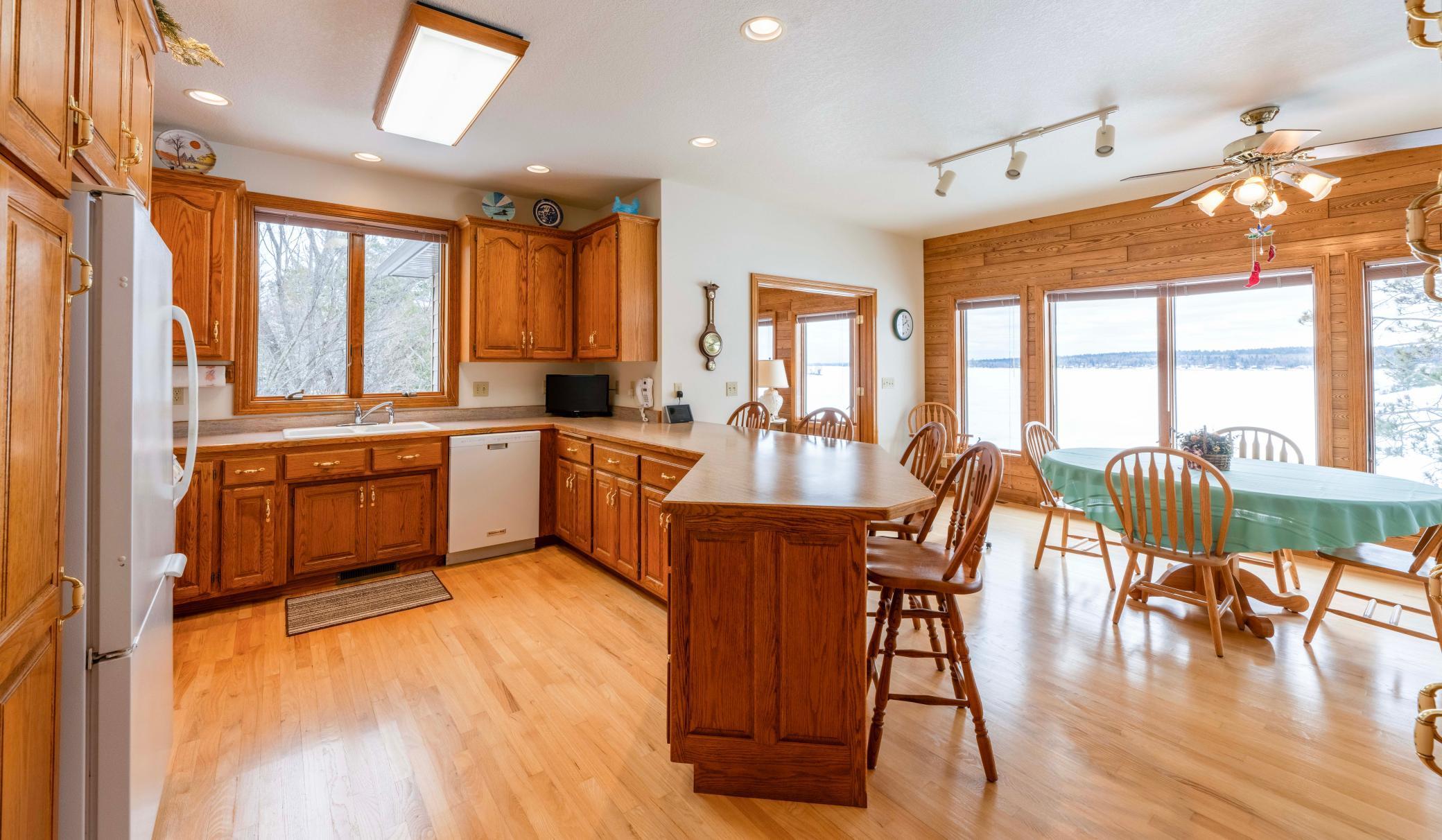 10124 Timberwolf Trail, Kabetogama, Minnesota image 3