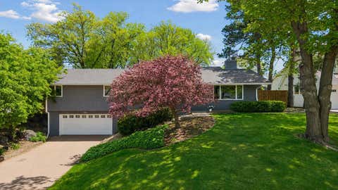 Homes For Sale - 5521 Mirror Lakes Drive<br/> Minneapolis, MN 55436