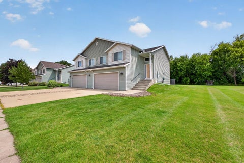 Townhouse For Sale - 722 3rd Street<br/> Olmsted County, Byron, MN 55920