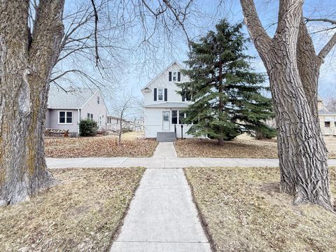 Homes For Sale - 712 3rd Avenue<br/> Lac Qui Parle County, Madison, MN 56256