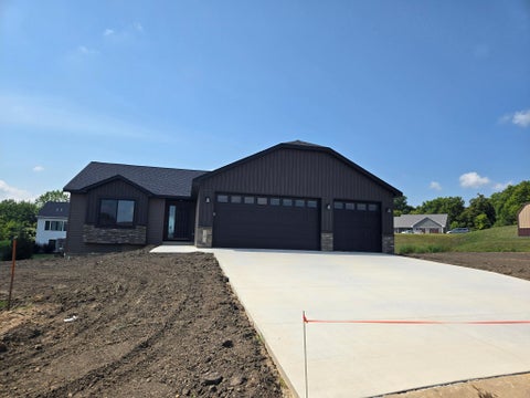 Homes For Sale - 2 Marie Circle<br/> Elysian, MN 56028
