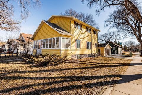 Homes For Sale - 1348 6th Street<br/> Fargo, ND 58103