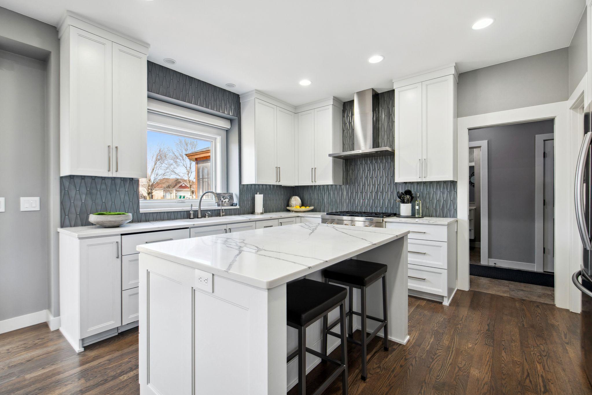 15042 Valley View Drive, Savage, Minnesota image 3