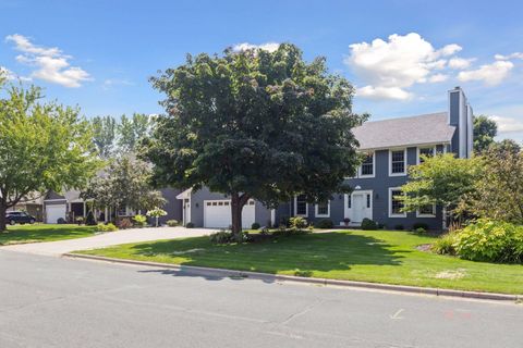 Homes For Sale - 610 Watersedge Terrace<br/> Mendota Heights, MN 55120