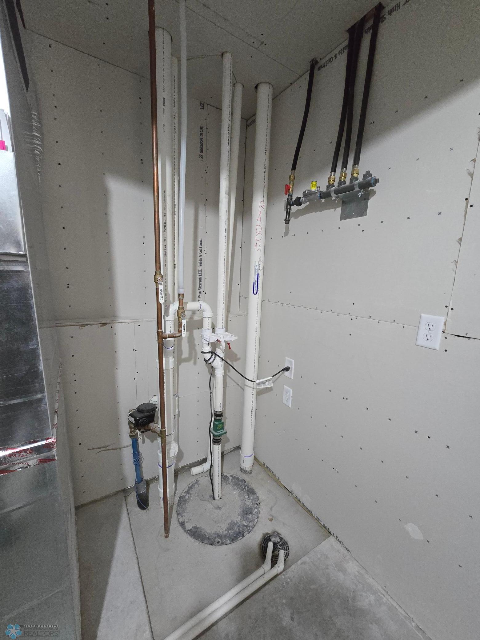 West Fargo, North Dakota 58078, United States, 4 Bedrooms Bedrooms, ,3 BathroomsBathrooms,Residential,Pending,51760