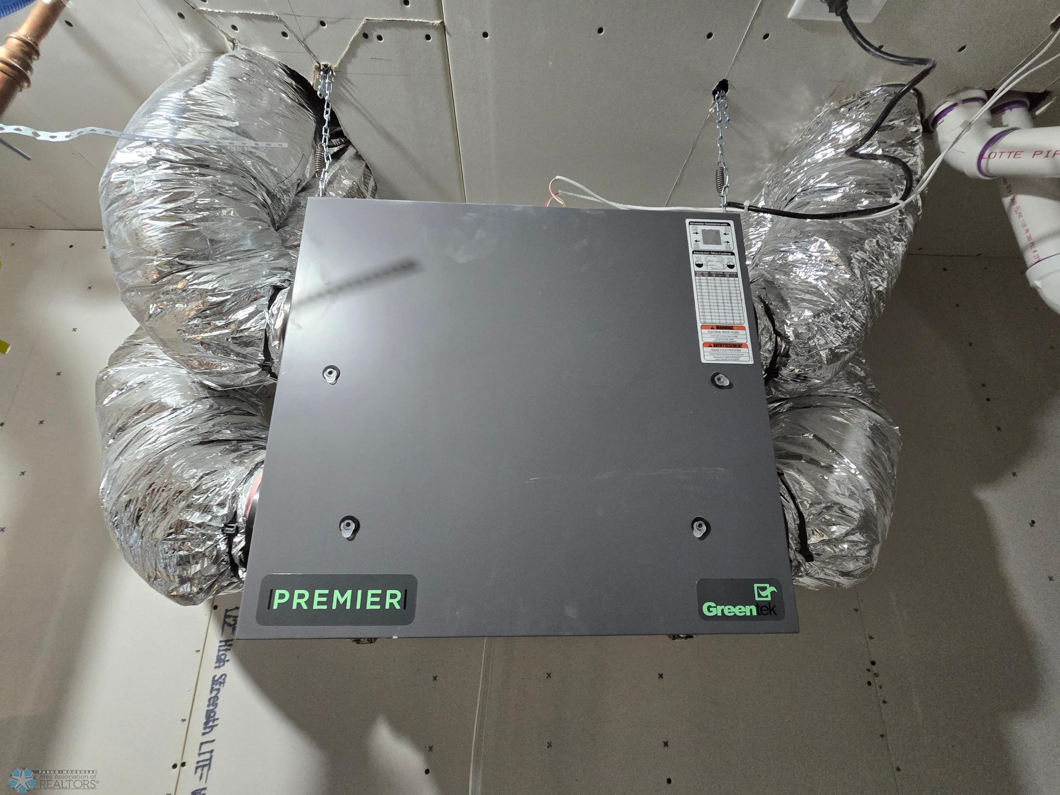 West Fargo, North Dakota 58078, United States, 4 Bedrooms Bedrooms, ,3 BathroomsBathrooms,Residential,Pending,51760