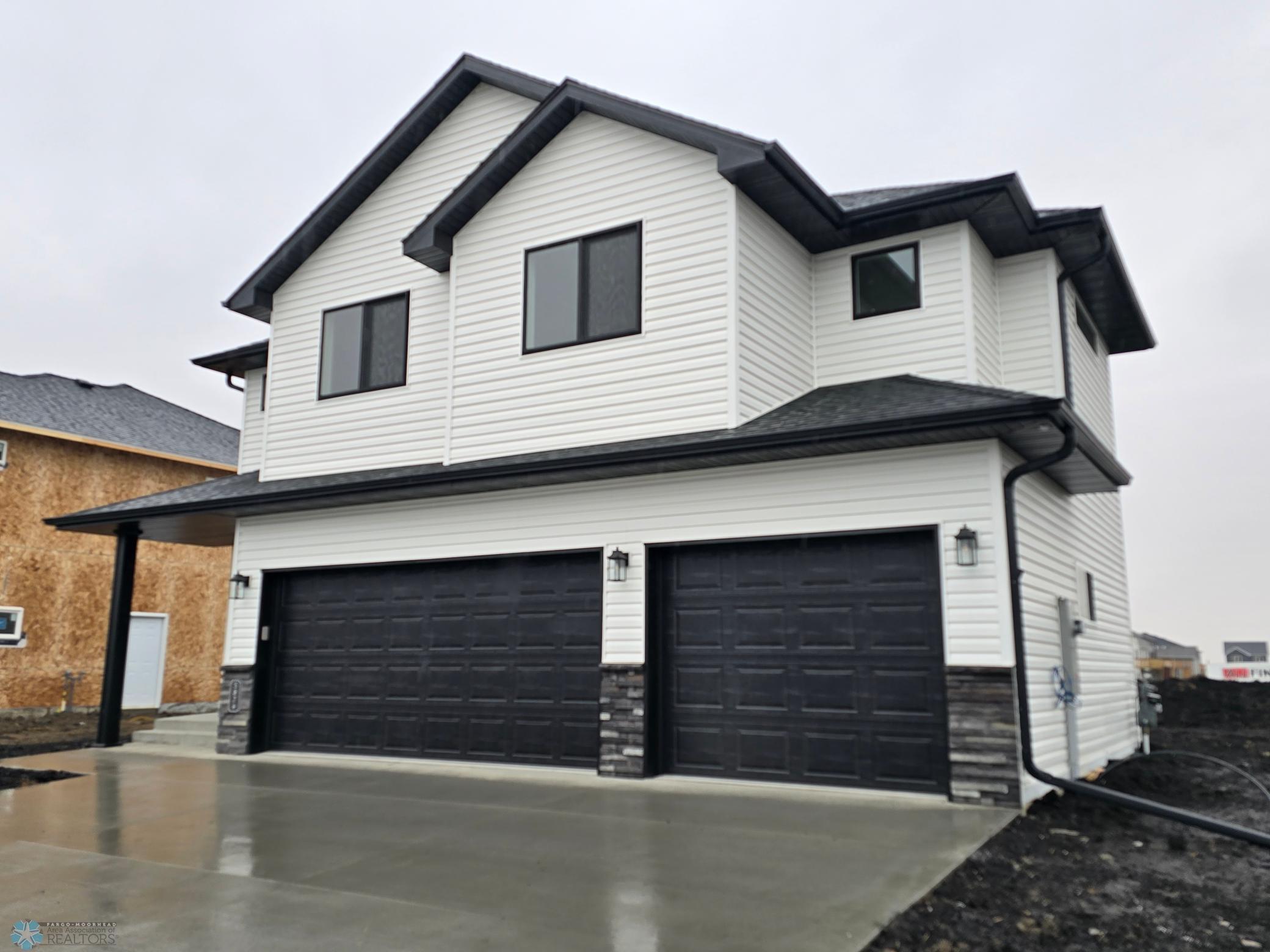 West Fargo, North Dakota 58078, United States, 4 Bedrooms Bedrooms, ,3 BathroomsBathrooms,Residential,Pending,51760