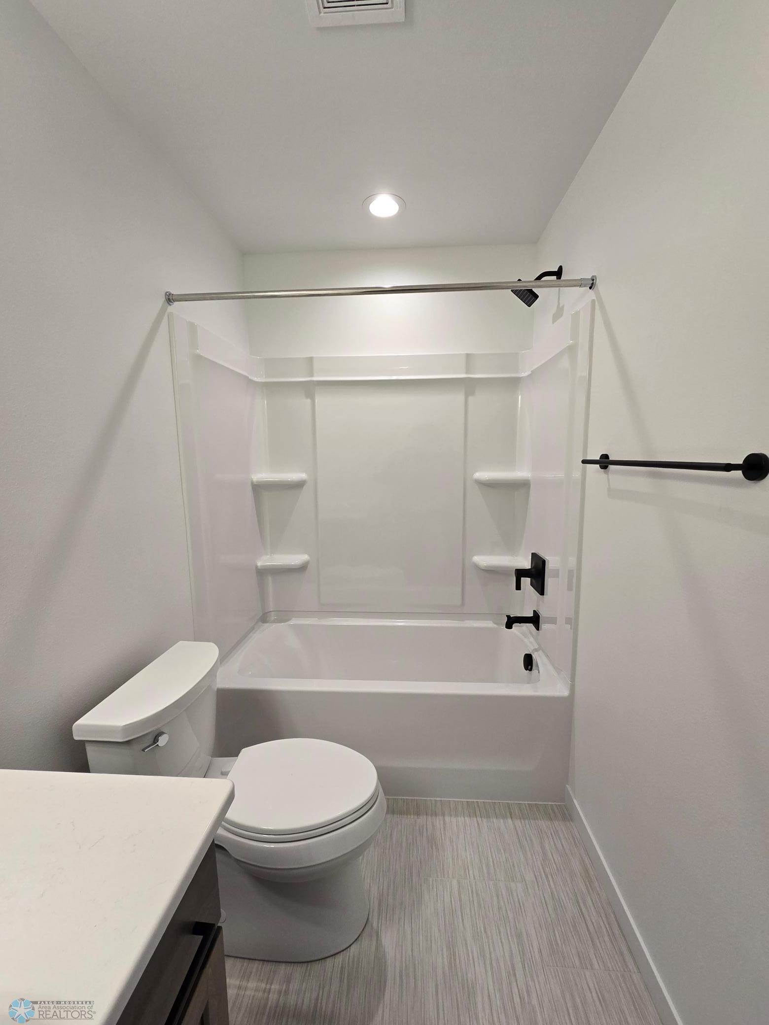 West Fargo, North Dakota 58078, United States, 4 Bedrooms Bedrooms, ,3 BathroomsBathrooms,Residential,Pending,51760