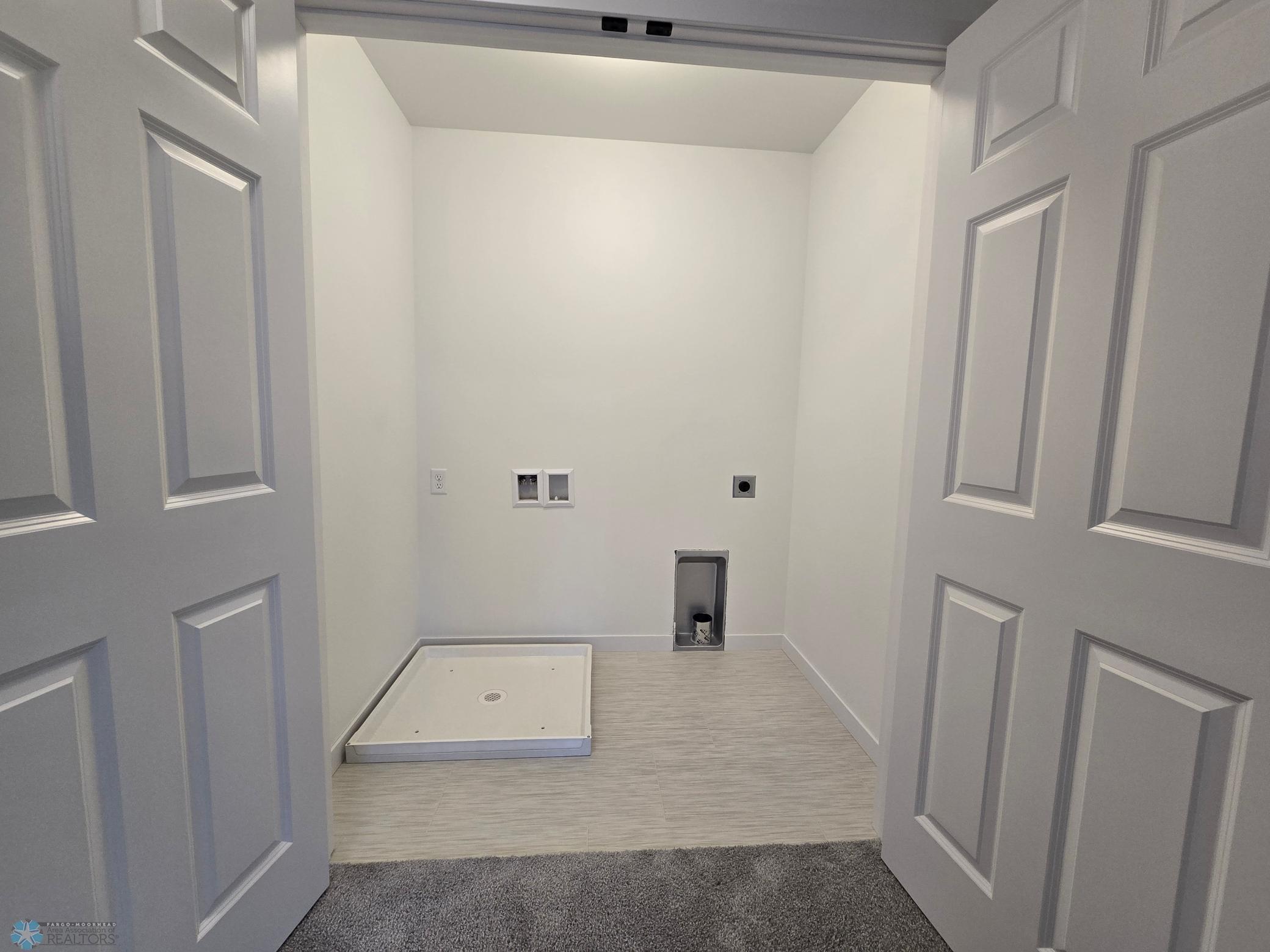 West Fargo, North Dakota 58078, United States, 4 Bedrooms Bedrooms, ,3 BathroomsBathrooms,Residential,Pending,51760