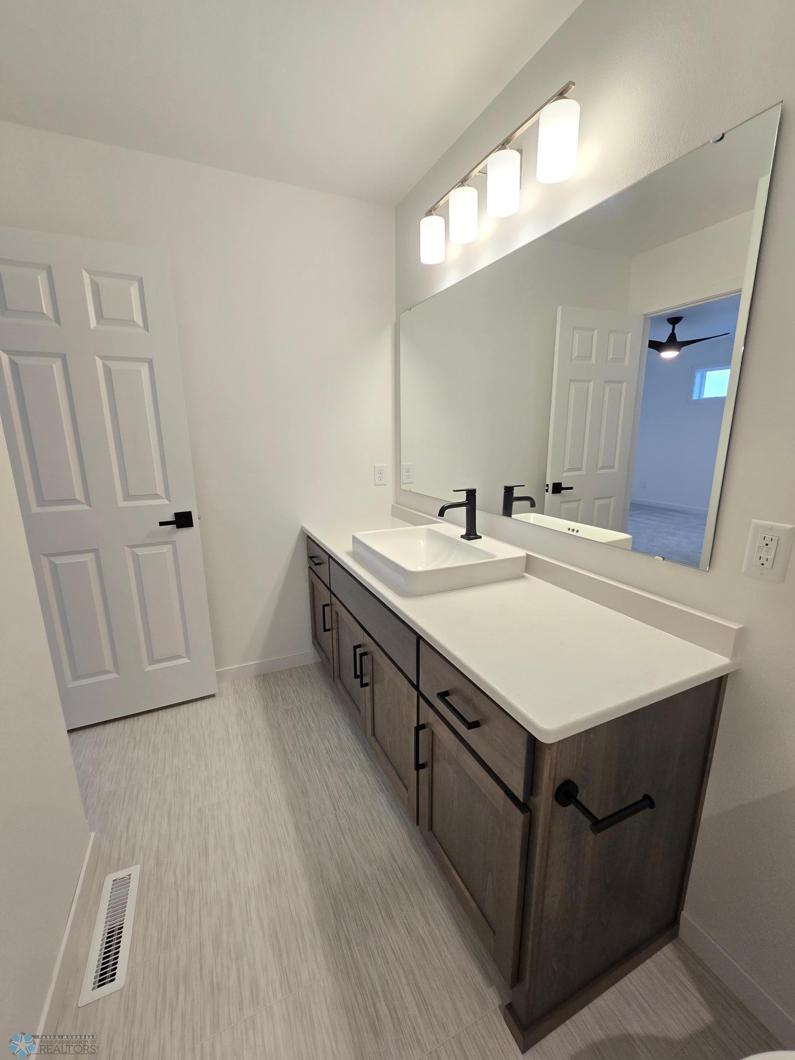 West Fargo, North Dakota 58078, United States, 4 Bedrooms Bedrooms, ,3 BathroomsBathrooms,Residential,Pending,51760