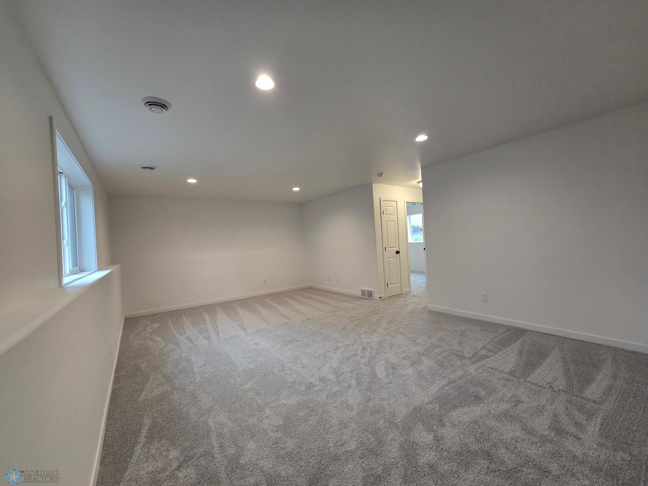 West Fargo, North Dakota 58078, United States, 4 Bedrooms Bedrooms, ,3 BathroomsBathrooms,Residential,Pending,51760