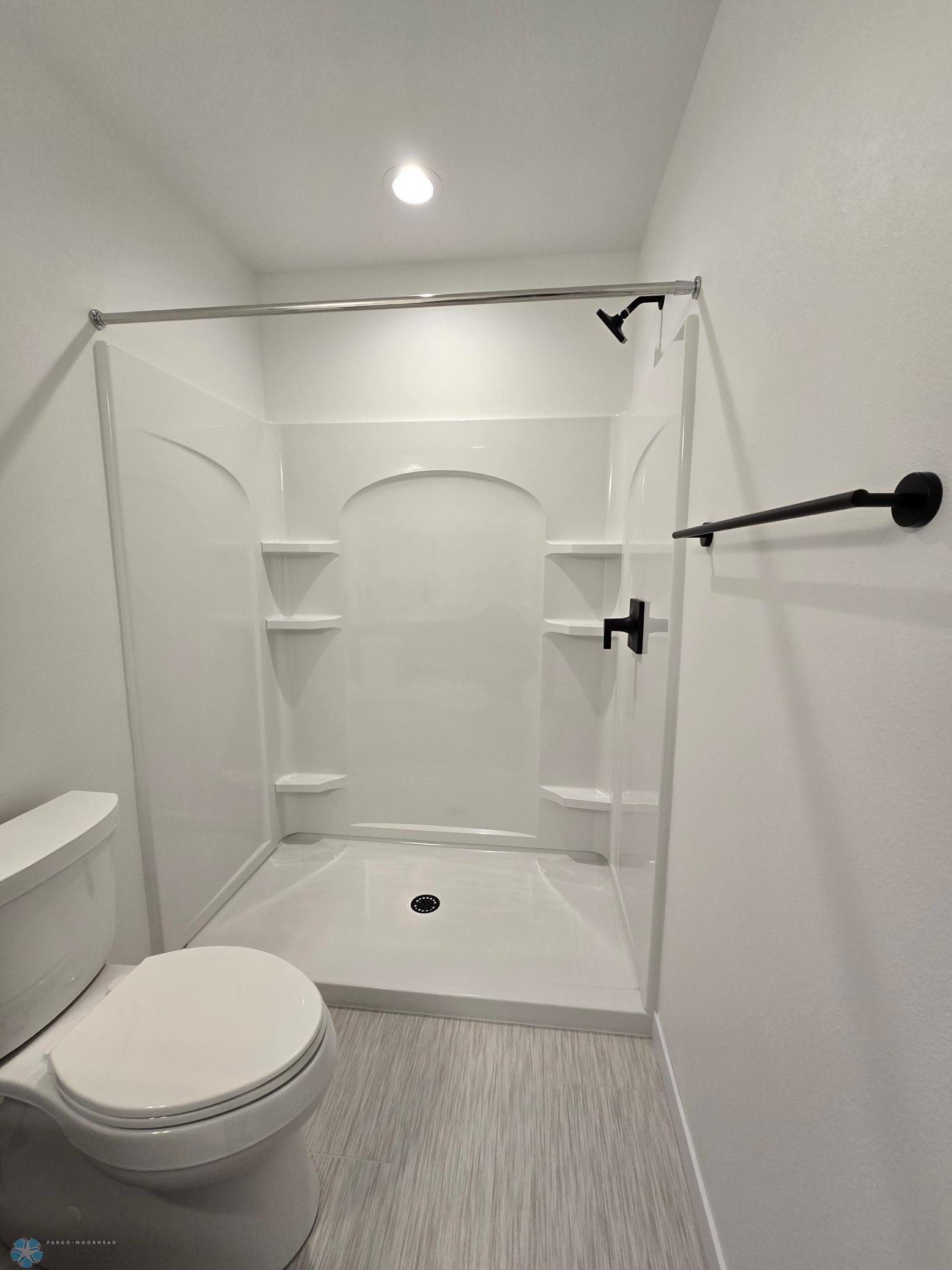 West Fargo, North Dakota 58078, United States, 4 Bedrooms Bedrooms, ,3 BathroomsBathrooms,Residential,Pending,51760