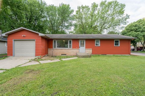 Homes For Sale - 395 W Minnesota Street<br/> Le Sueur County, Le Center, MN 56057