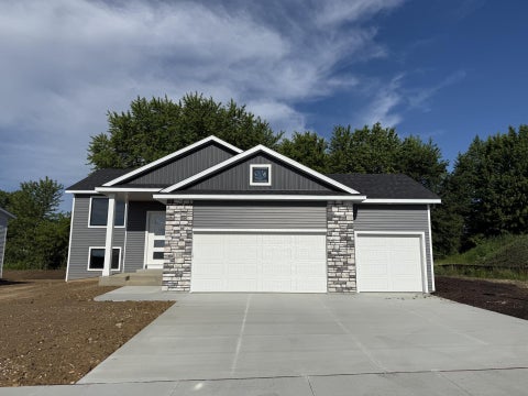 Homes For Sale - 1150 Petersen Court<br/> Stewartville, MN 55976