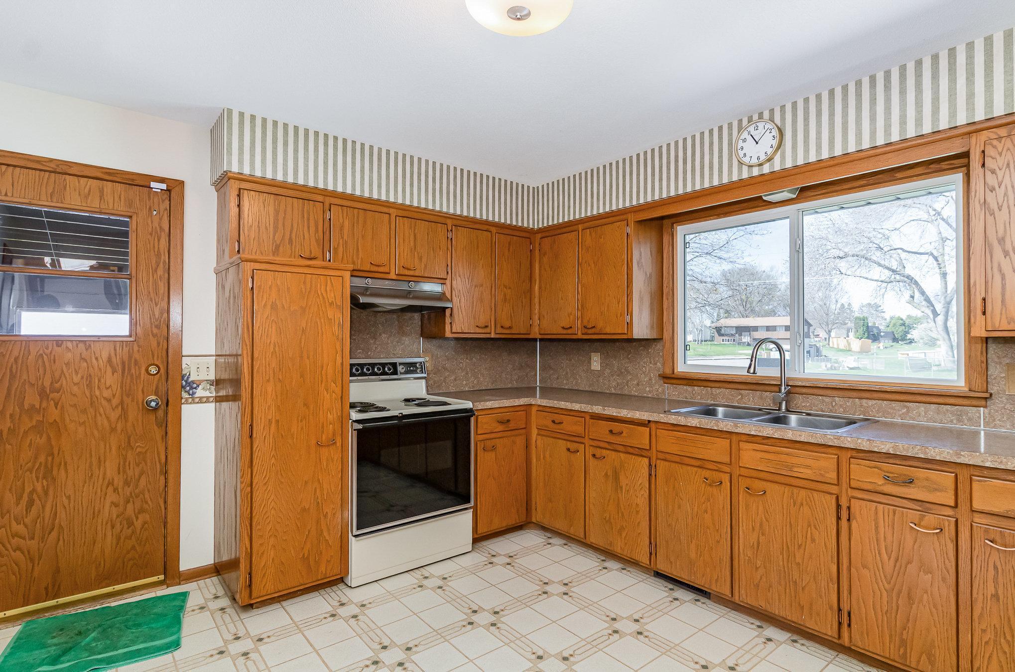 968 Shumway Street, Shakopee, Minnesota image 11