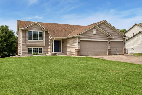 Homes For Sale - 2431 Big Oak Lane<br/> Carver County, Mayer, MN 55360
