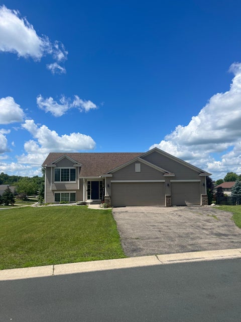 Homes For Sale - 2431 Big Oak Lane<br/> Carver County, Mayer, MN 55360