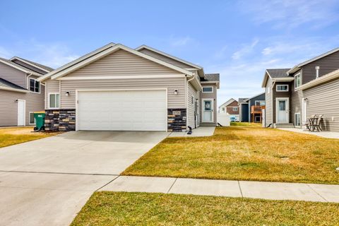 Homes For Sale - 6726 69th Avenue<br/> Cass County, Horace, ND 58047