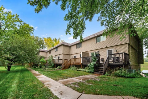 Townhouse For Sale - 6290 Meadowlark Lane<br/> Maple Grove, MN 55369