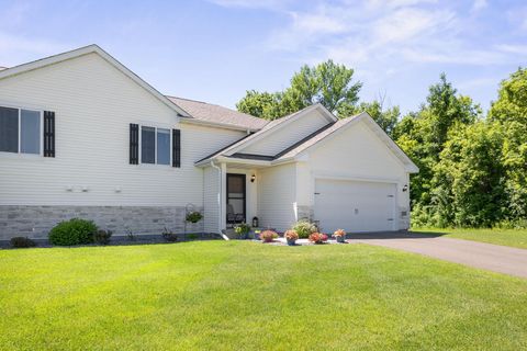 Townhouse For Sale - 1042 White Tail Lane<br/> Montrose, MN 55363