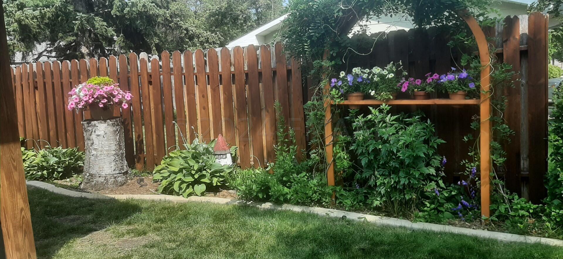 Fargo, North Dakota 58102, United States, 3 Bedrooms Bedrooms, ,2 BathroomsBathrooms,Residential,Active,64229