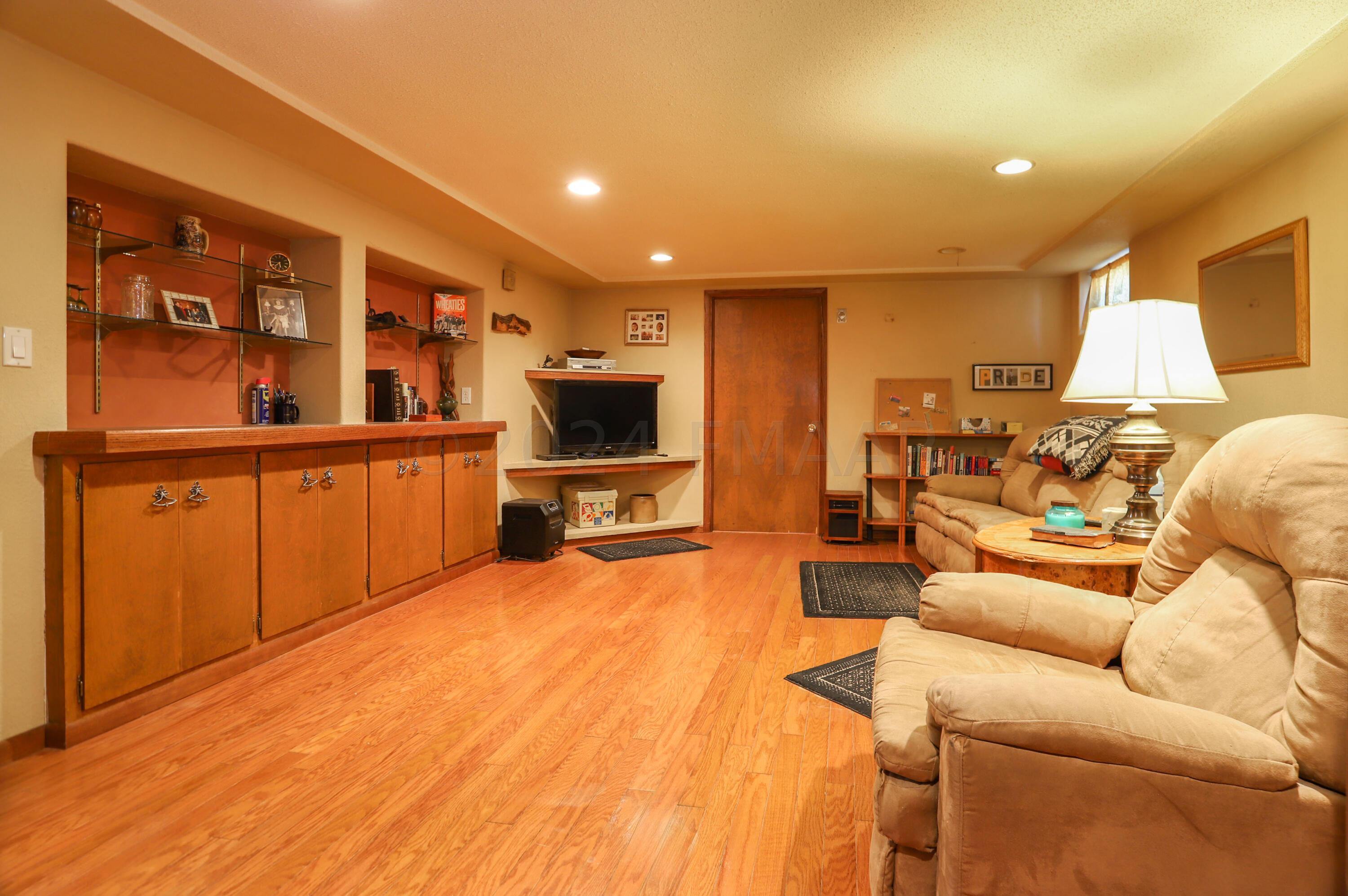 Fargo, North Dakota 58102, United States, 3 Bedrooms Bedrooms, ,2 BathroomsBathrooms,Residential,Active,64229