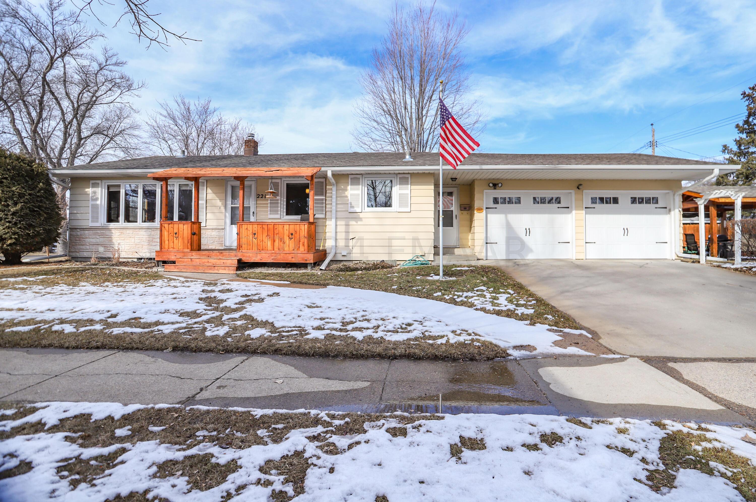 Fargo, North Dakota 58102, United States, 3 Bedrooms Bedrooms, ,2 BathroomsBathrooms,Residential,Active,64229