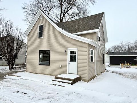 Homes For Sale - 515 E Spring Street<br/> Redwood Falls, MN 56283