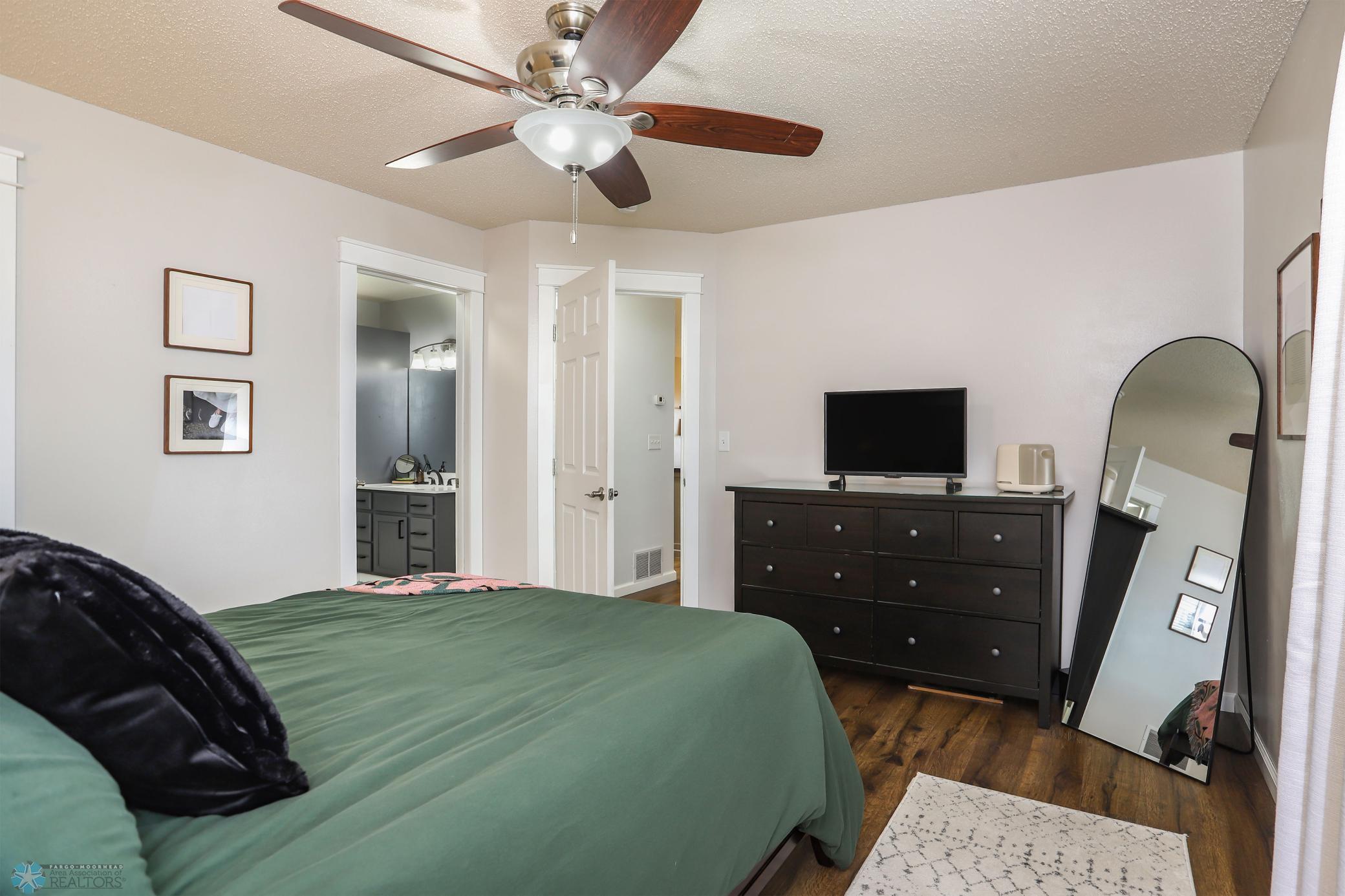 Fargo, North Dakota 58104, United States, 3 Bedrooms Bedrooms, ,2 BathroomsBathrooms,Residential,Active,208954