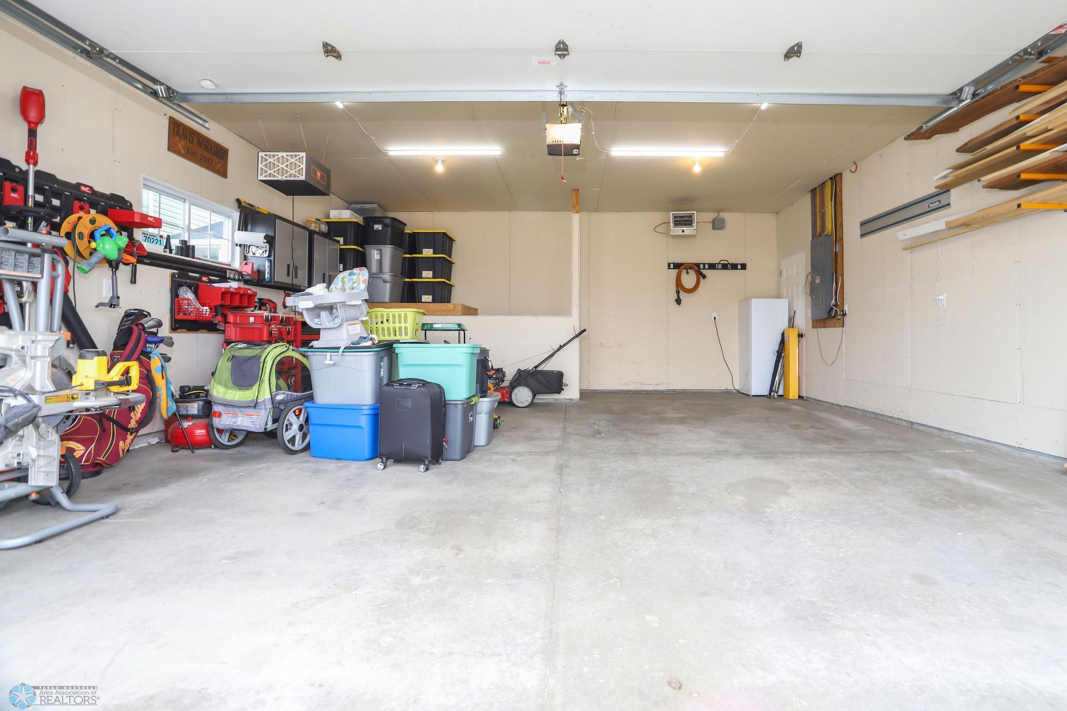 Fargo, North Dakota 58104, United States, 3 Bedrooms Bedrooms, ,2 BathroomsBathrooms,Residential,Active,208954