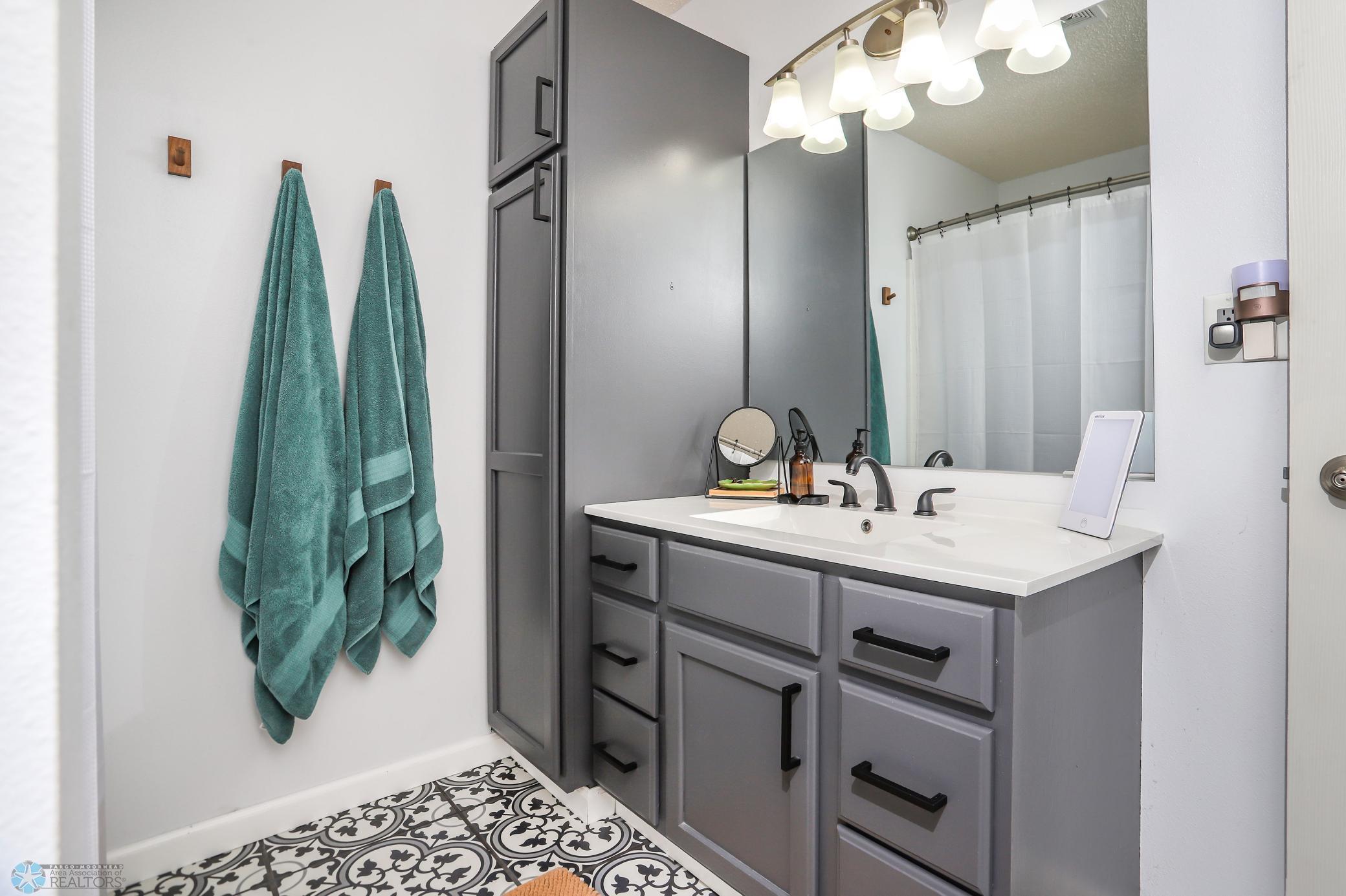 Fargo, North Dakota 58104, United States, 3 Bedrooms Bedrooms, ,2 BathroomsBathrooms,Residential,Active,208954