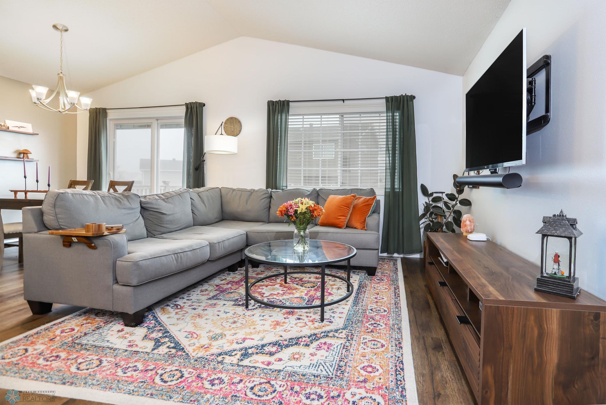 Fargo, North Dakota 58104, United States, 3 Bedrooms Bedrooms, ,2 BathroomsBathrooms,Residential,Active,208954