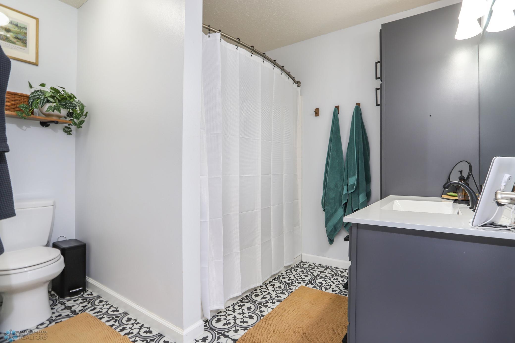 Fargo, North Dakota 58104, United States, 3 Bedrooms Bedrooms, ,2 BathroomsBathrooms,Residential,Active,208954