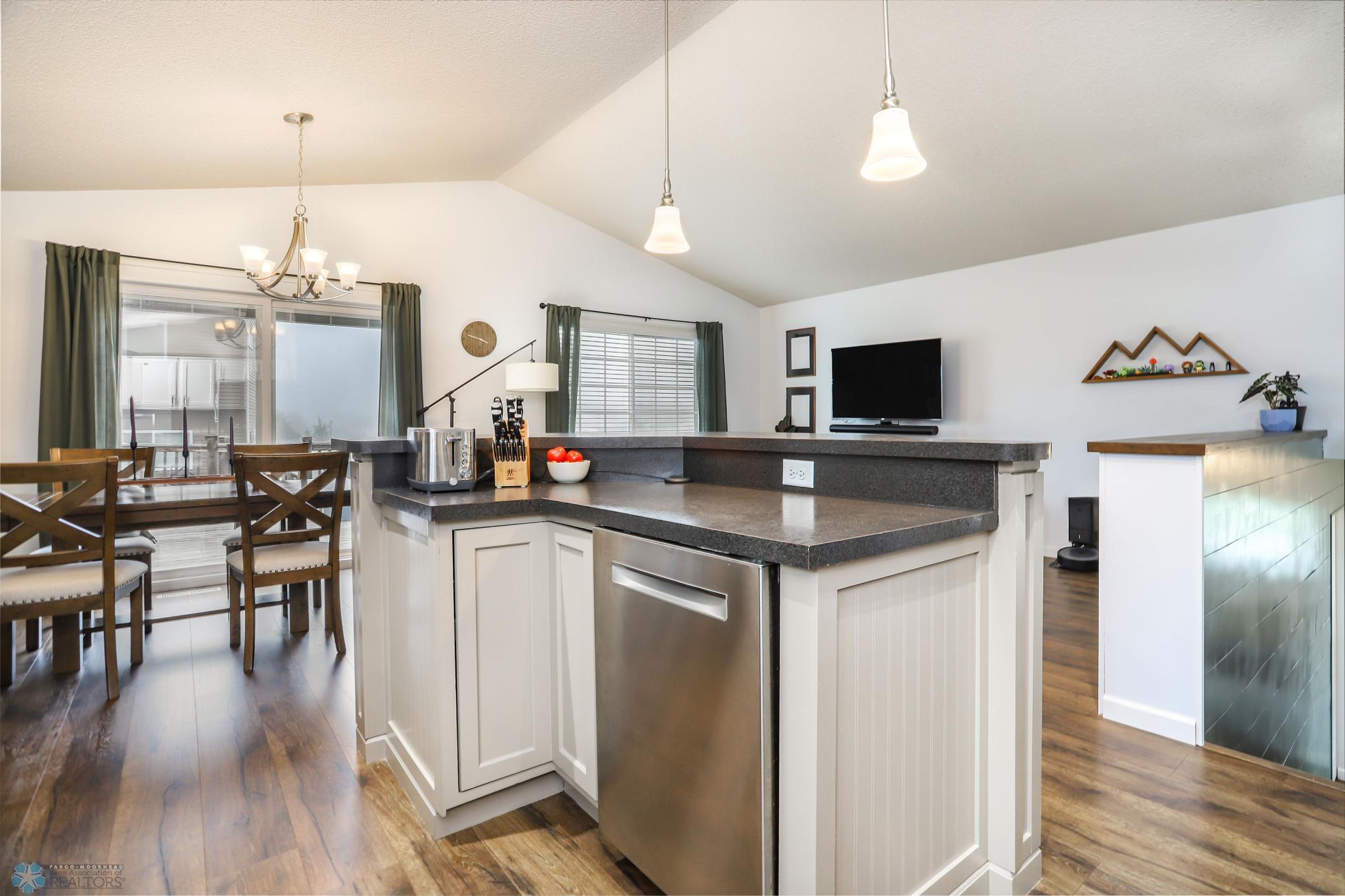 Fargo, North Dakota 58104, United States, 3 Bedrooms Bedrooms, ,2 BathroomsBathrooms,Residential,Active,208954